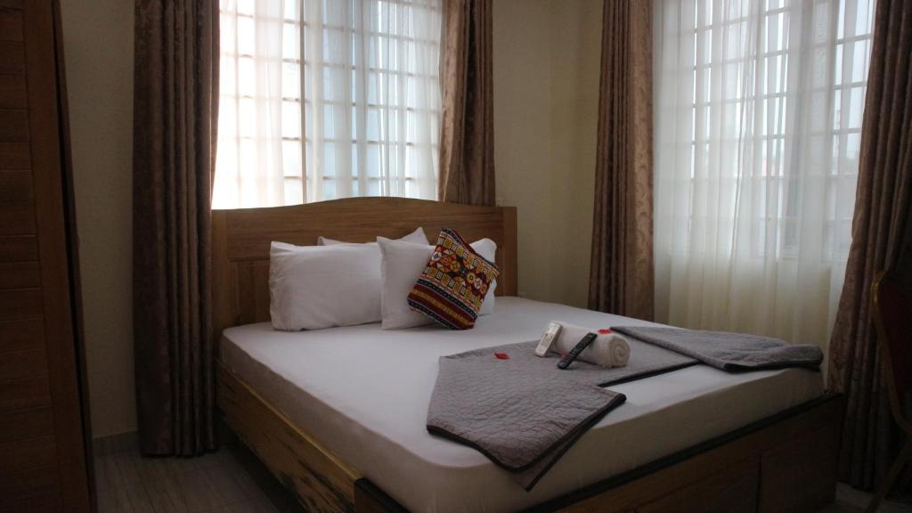 Crystal Premier Hotel - Standard Queen Room