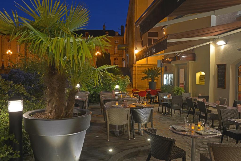 Restaurace v ubytování Hotel Reine Mathilde