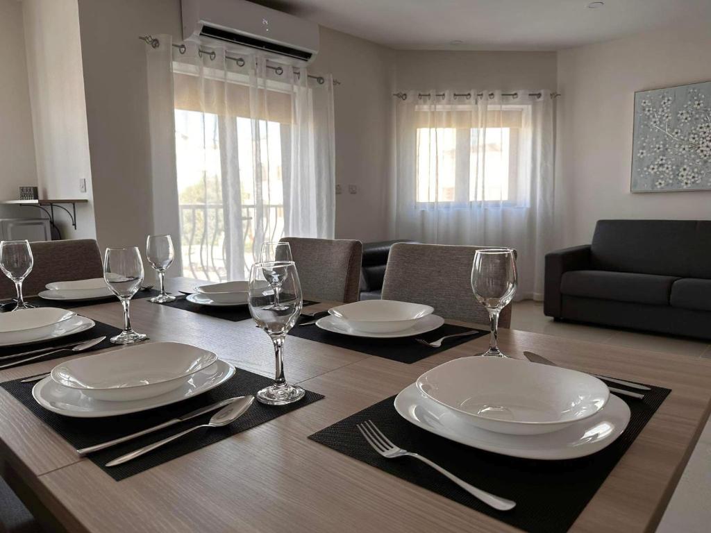 Posezení v ubytování Cozy, Spacious 3 Bedroom Maisonette, 6 to 9 ppl, 1 min walk from Seafront