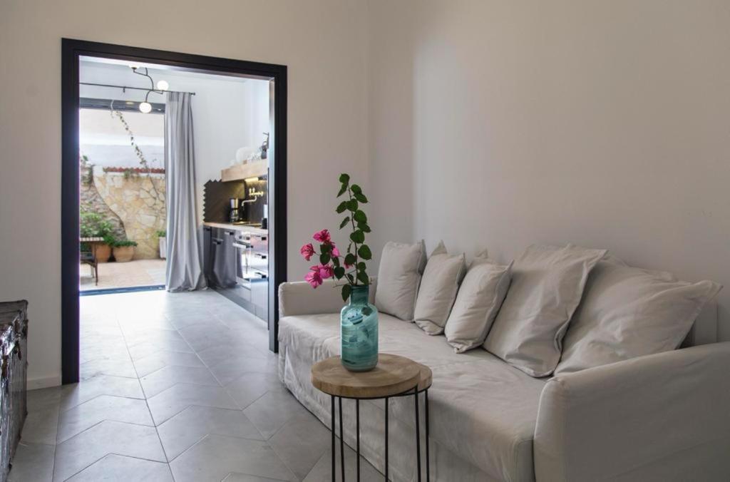 Aura Spacious 2 Bedroom Apartment