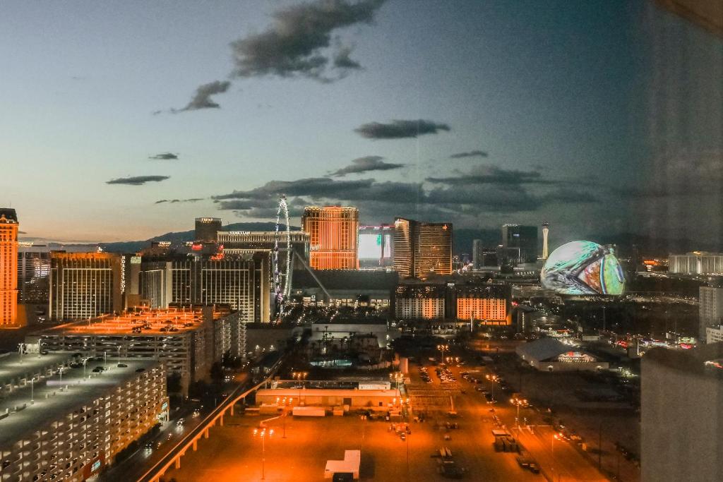 Nespecifikovaný výhled na destinaci Las Vegas nebo výhled na město při pohledu z apartmánu