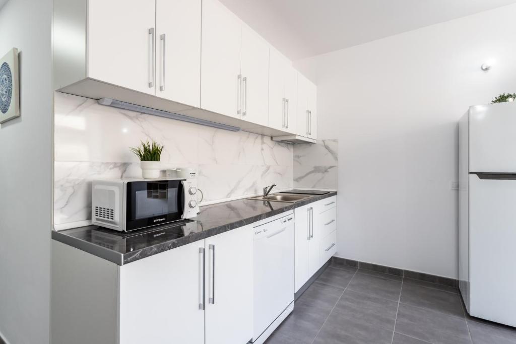 Kuchyň nebo kuchyňský kout v ubytování Sur Suites Palmeras 487