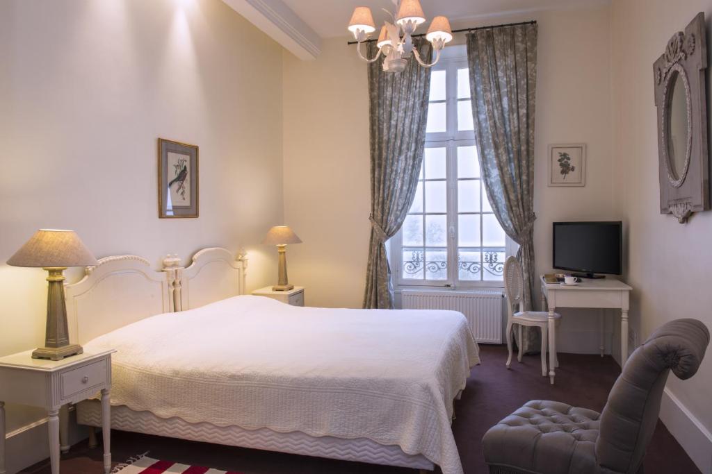 Postel nebo postele na pokoji v ubytování Hôtel Château de l'Hermitage