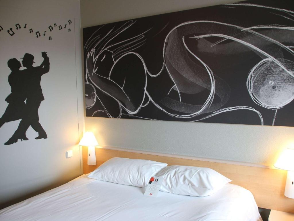 Postel nebo postele na pokoji v ubytování ibis Hotel Berlin Spandau