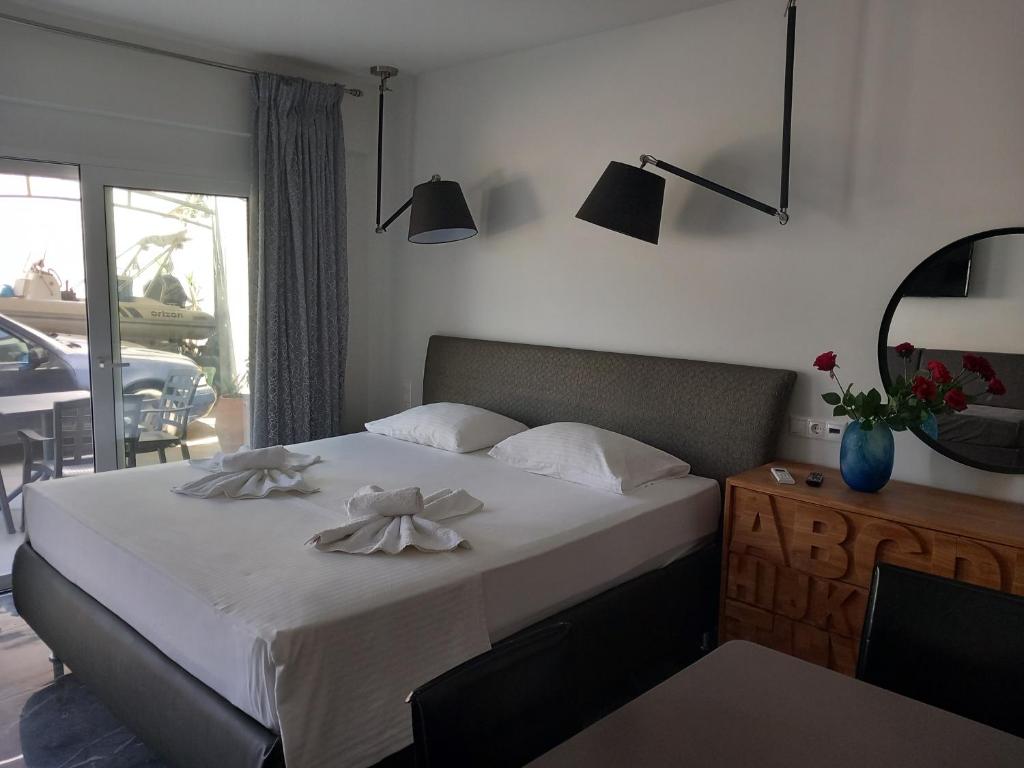 A bed or beds in a room at GIANNIS