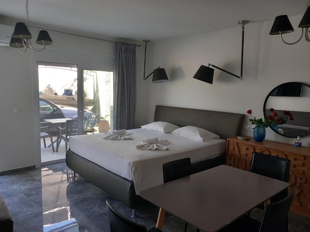 A bed or beds in a room at GIANNIS
