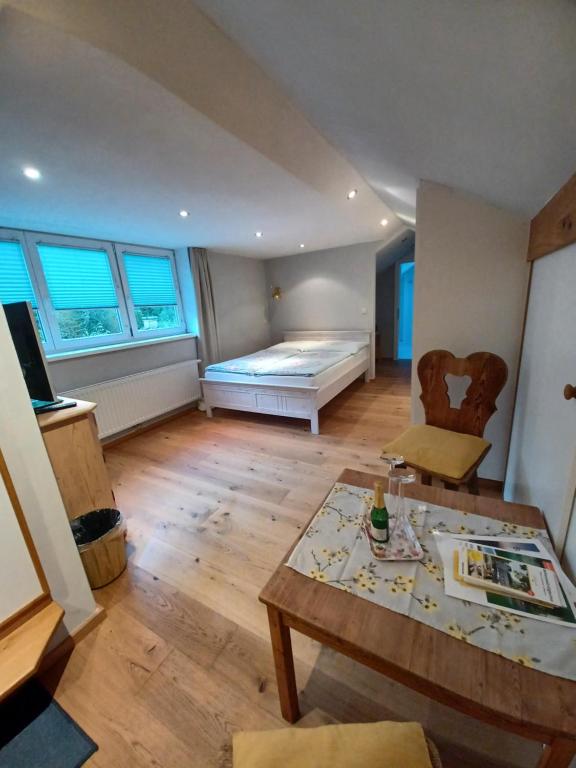 Villa Romy mit 3 Gästezimmer - 1