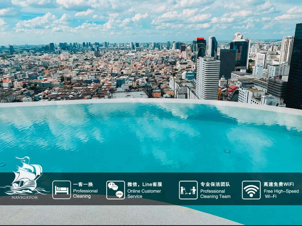 Hotel Asok - Din Daeng Apartment, a swimming pool on the roof of a building at Asok - Din Daeng Apartment in Bangkok