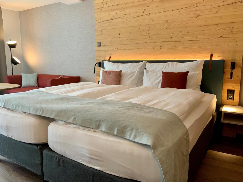 Postel nebo postele na pokoji v ubytování Hotel Interlaken