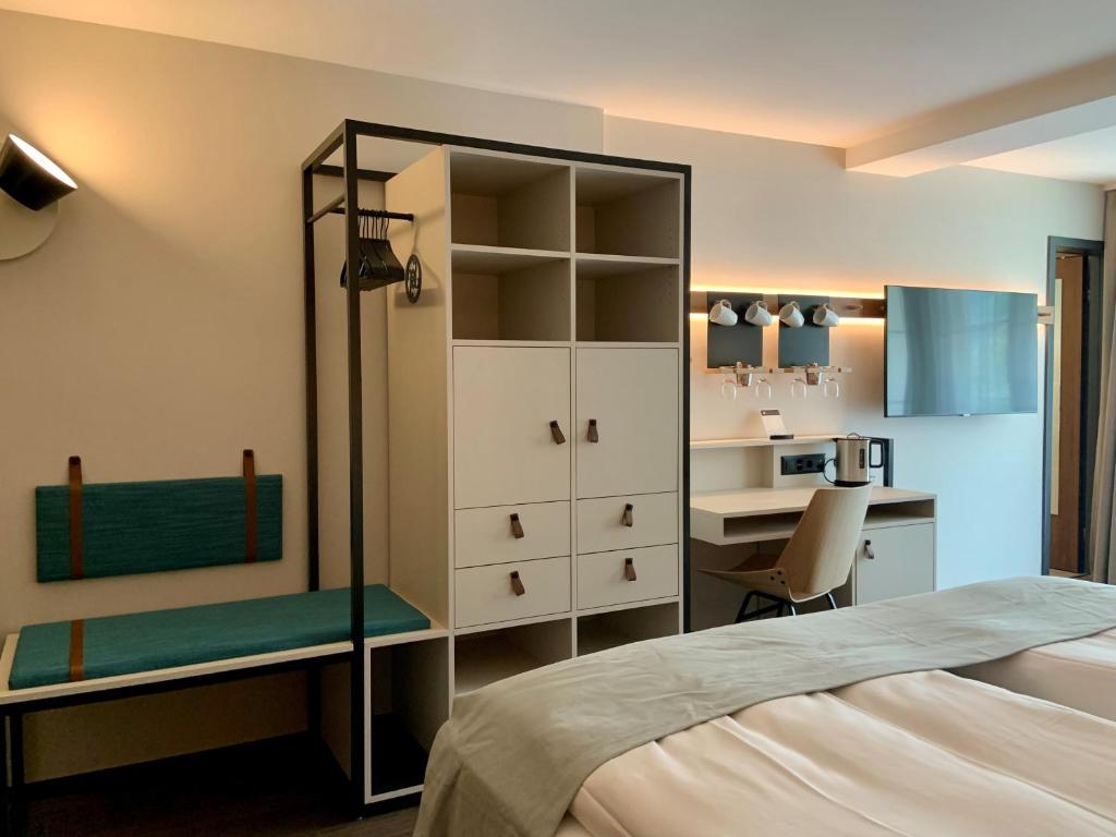 Postel nebo postele na pokoji v ubytování Hotel Interlaken