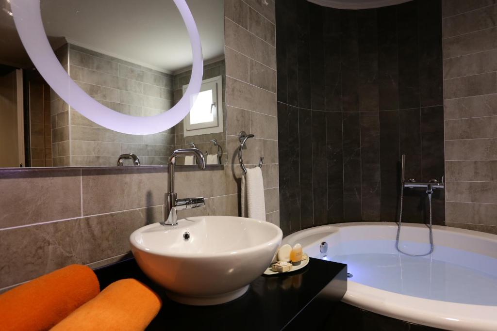 Alexandra Beach Spa Resort - 14