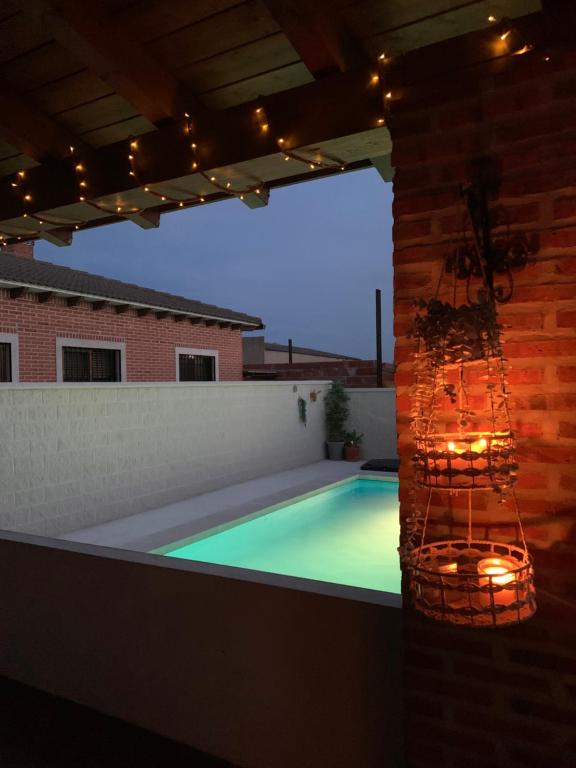 a swimming pool in a backyard with a light at Casa Rural Alaejos in Alaejos