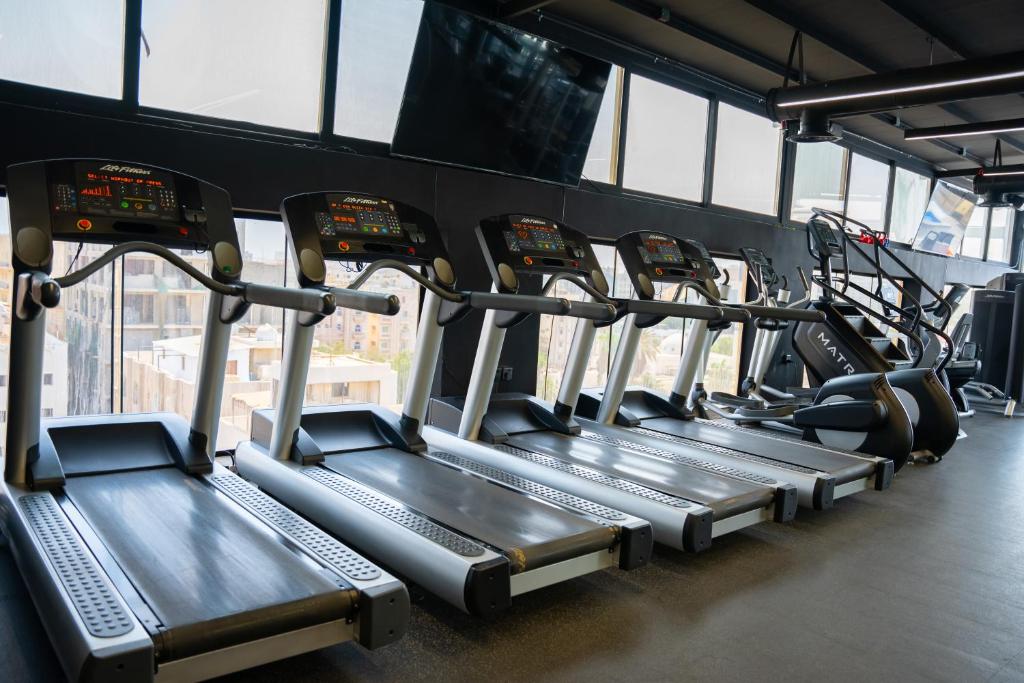 Fitness centrum a/nebo fitness zařízení v ubytování Rosemond Al Hamra