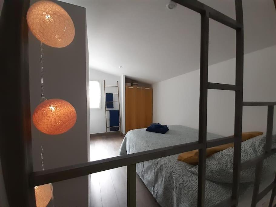 Postel nebo postele na pokoji v ubytování Duplex de 24m2 classé 2 étoiles à 2km d'Aubenas