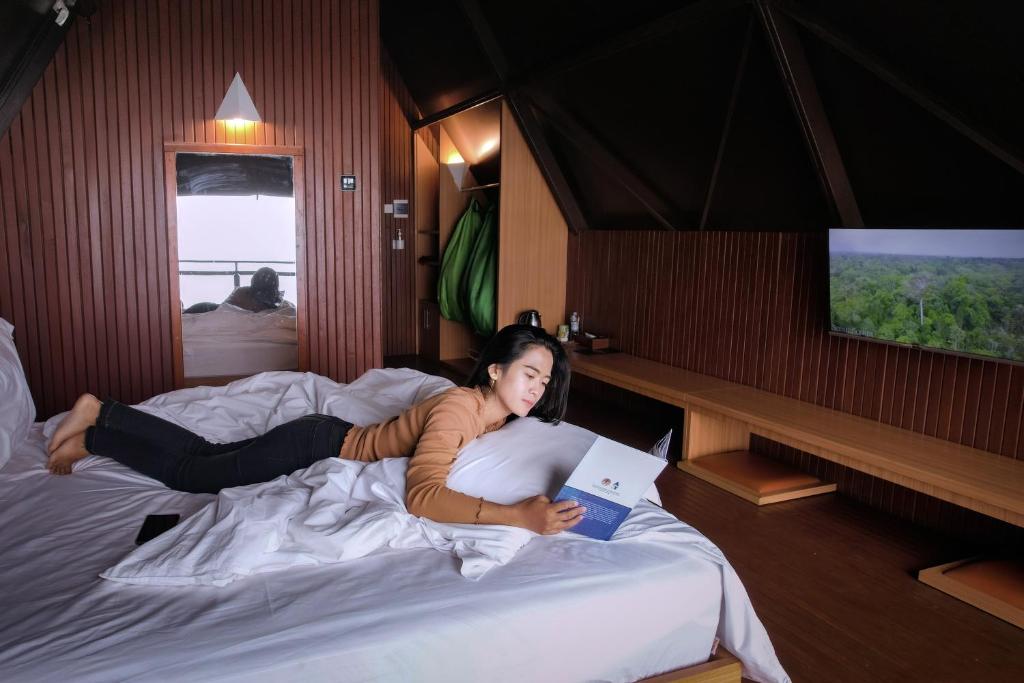 Postel nebo postele na pokoji v ubytování Kema Merbabu powered by Cocotel