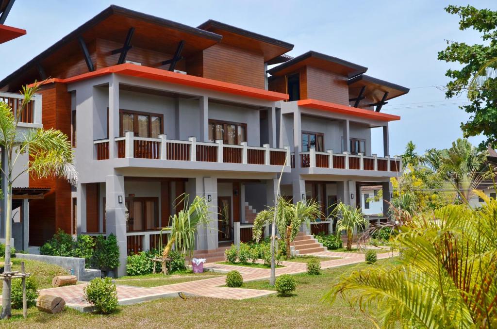 Zahrada ubytování Lanta Intanin Resort - SHA Extra Plus