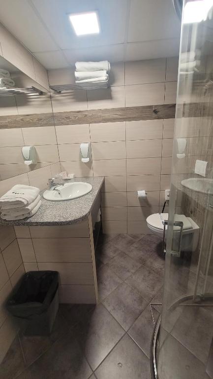 Kúpeľňa v ubytovaní euroHOTEL Sosnowiec Kazimierz