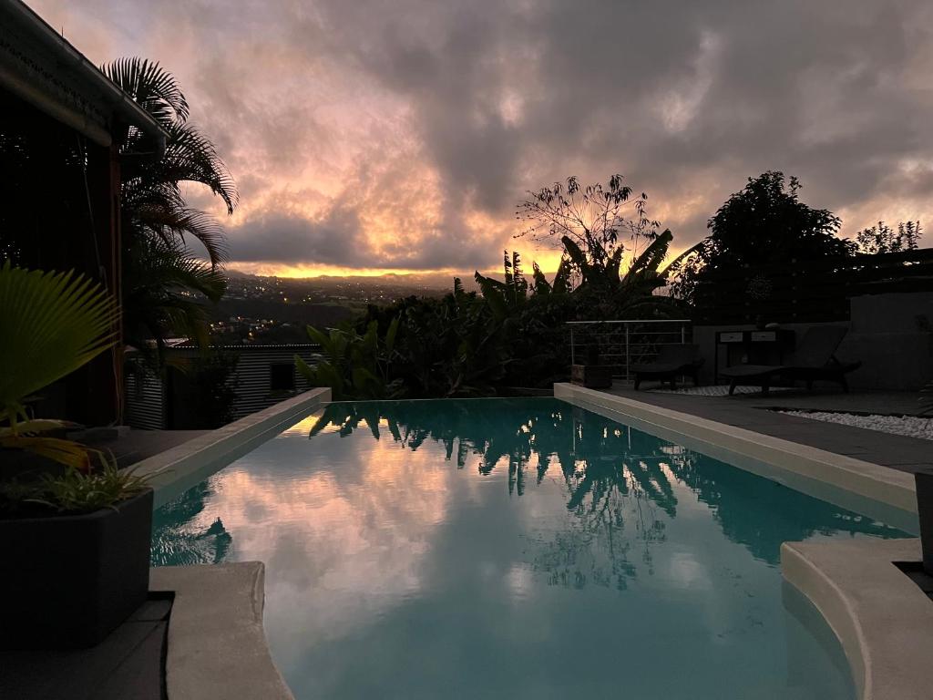 Bazén v ubytování Villa Ti MoOn, Piscine et SPA idéalement situé, Sud Réunion nebo v jeho okolí