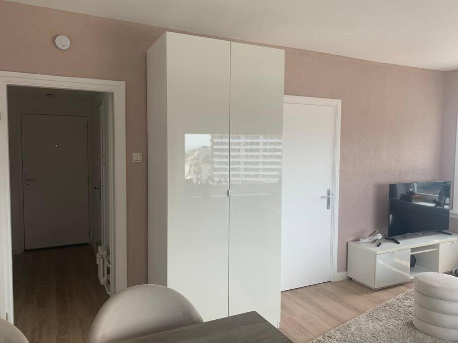 TV a/nebo společenská místnost v ubytování Appartement aan het strand in Zandvoort aan Zee!