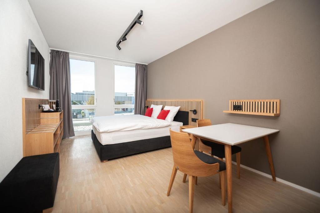 Letto o letti in una camera di Tailormade Hotel BAB Bachenbülach