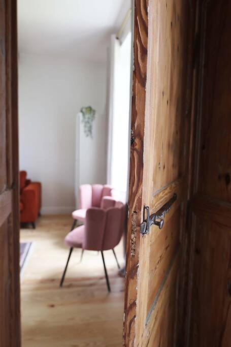 Posezení v ubytování Le Perchoir Gîte de charme dans château -SPA-