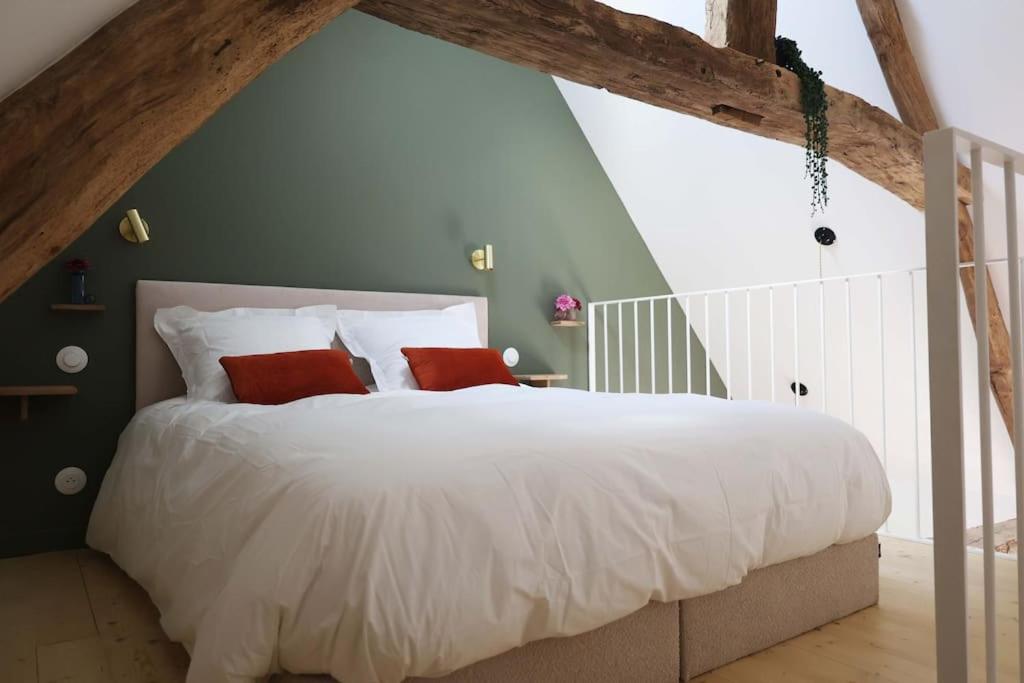 Postel nebo postele na pokoji v ubytování Le Perchoir Gîte de charme dans château -SPA-