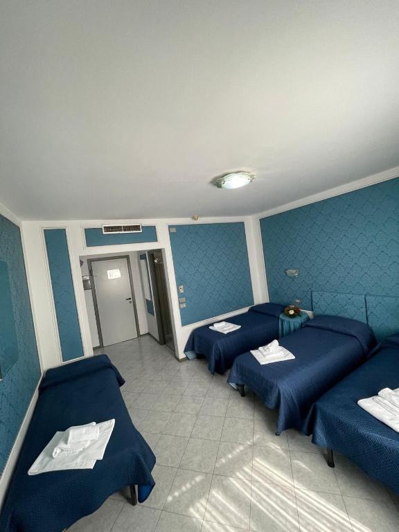 Postel nebo postele na pokoji v ubytování Hotel Michelangelo