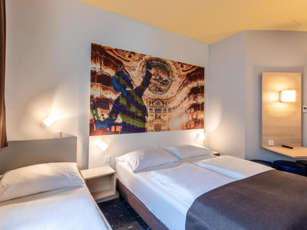 Postel nebo postele na pokoji v ubytování B&B Hotel Bayreuth