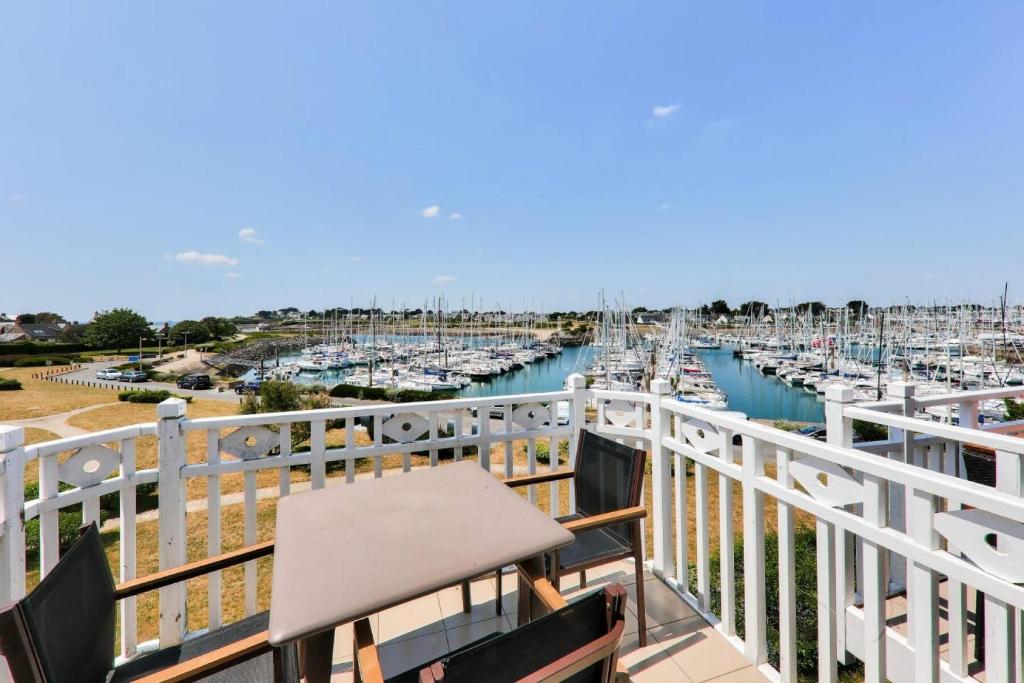 Photo de la galerie de l'établissement Port du Crouesty Cap'Océan - maeva Home - Appartement 3 pièces 6 personnes - Sélection - vue sur le Port MAE-5564, à Arzon