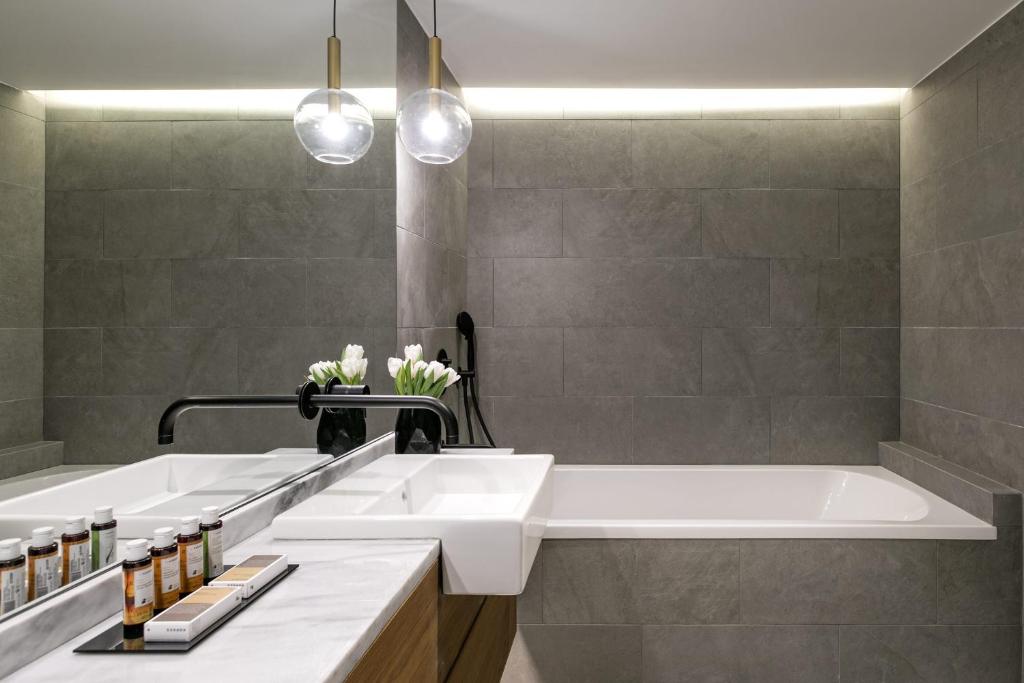 Bob W Eolou - Resim 6