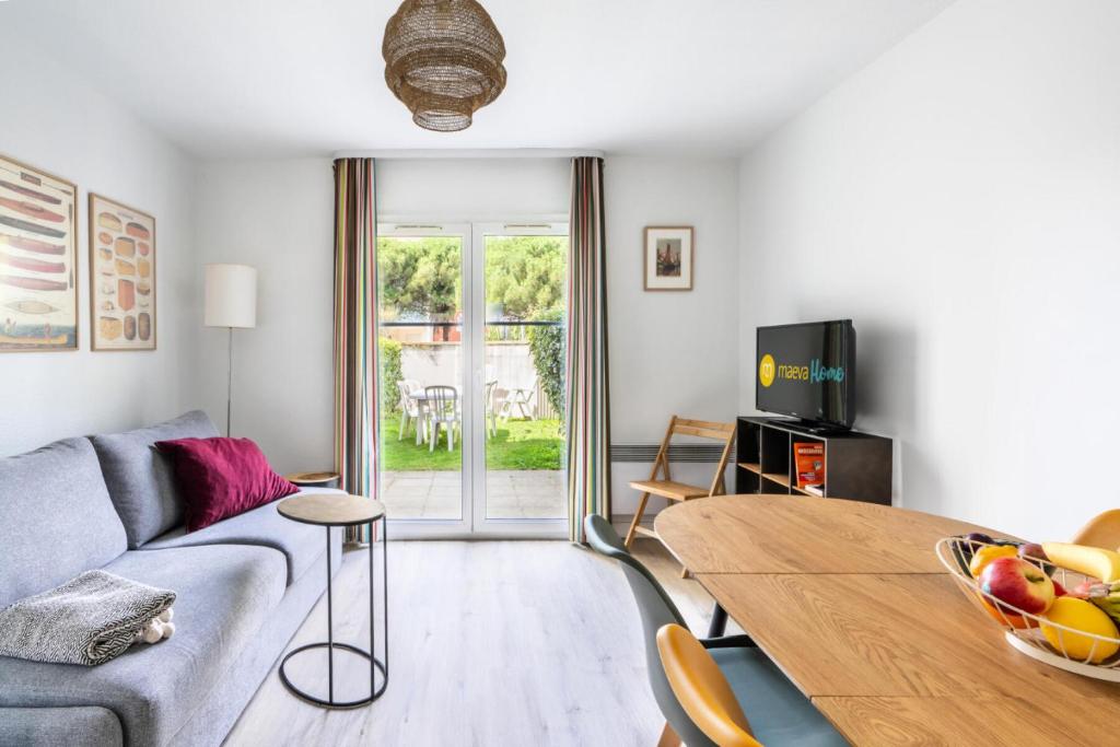 a living room with a couch and a table at Résidence Port Guillaume - maeva Home - Maison 3 pièces 6 personnes - Budget MAE-5714 in Dives-sur-Mer