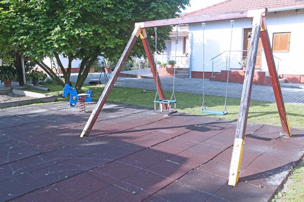 Herní místnost nebo prostor pro děti v ubytování Füzesi Papa Vendégháza