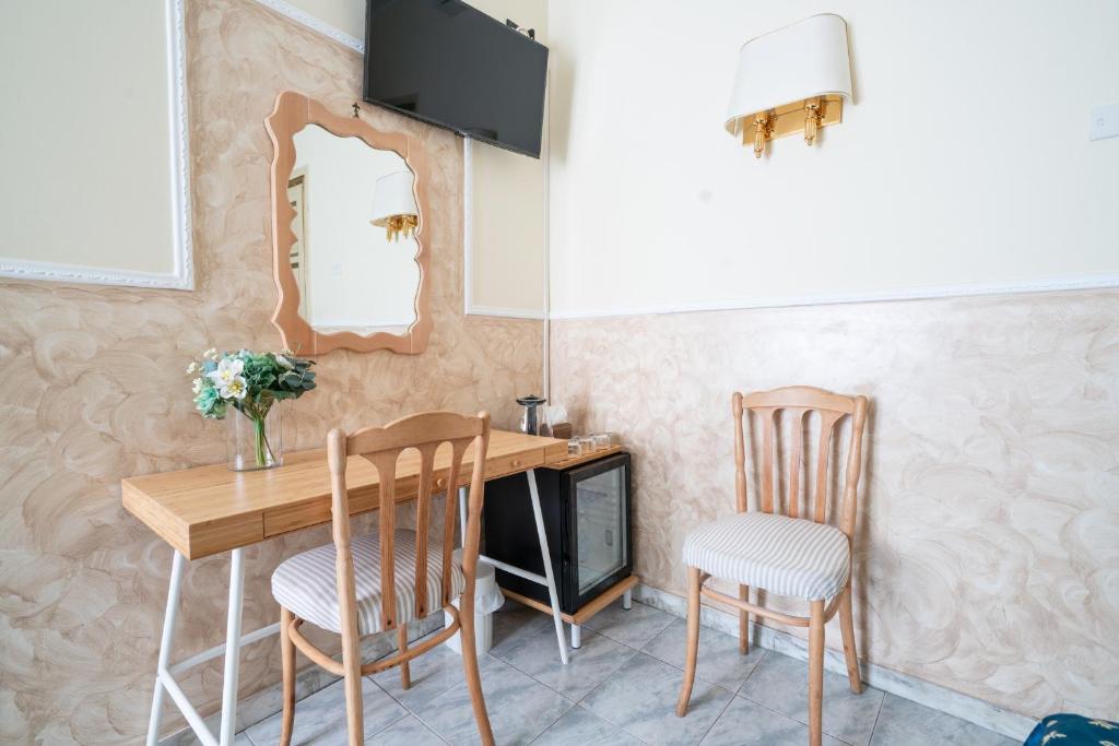 TV a/nebo společenská místnost v ubytování Hotel Ascot