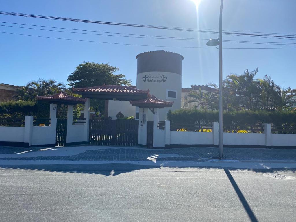 a building with a silo in the middle of a street at Portal dos Anjos 03 in Arraial do Cabo