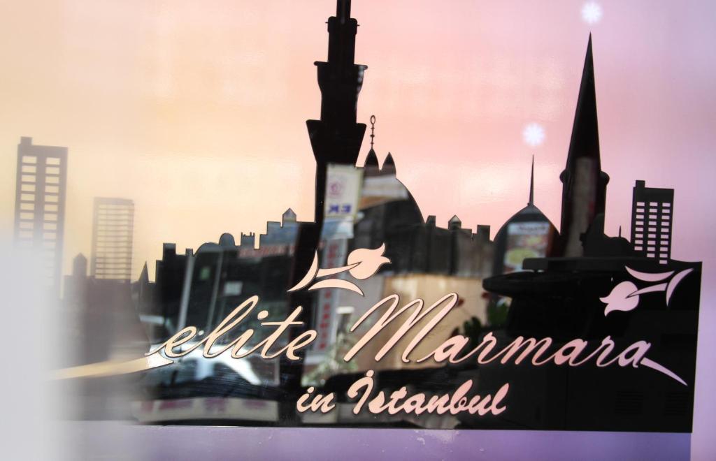 una imagen de una ciudad con las palabras "pequeño mumbai en kerala" en Elite Marmara Gungoren, en Estambul