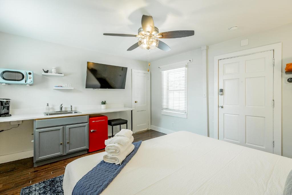 06 The Mollino Room - A PMI Scenic City Vacation Rental - Studio
