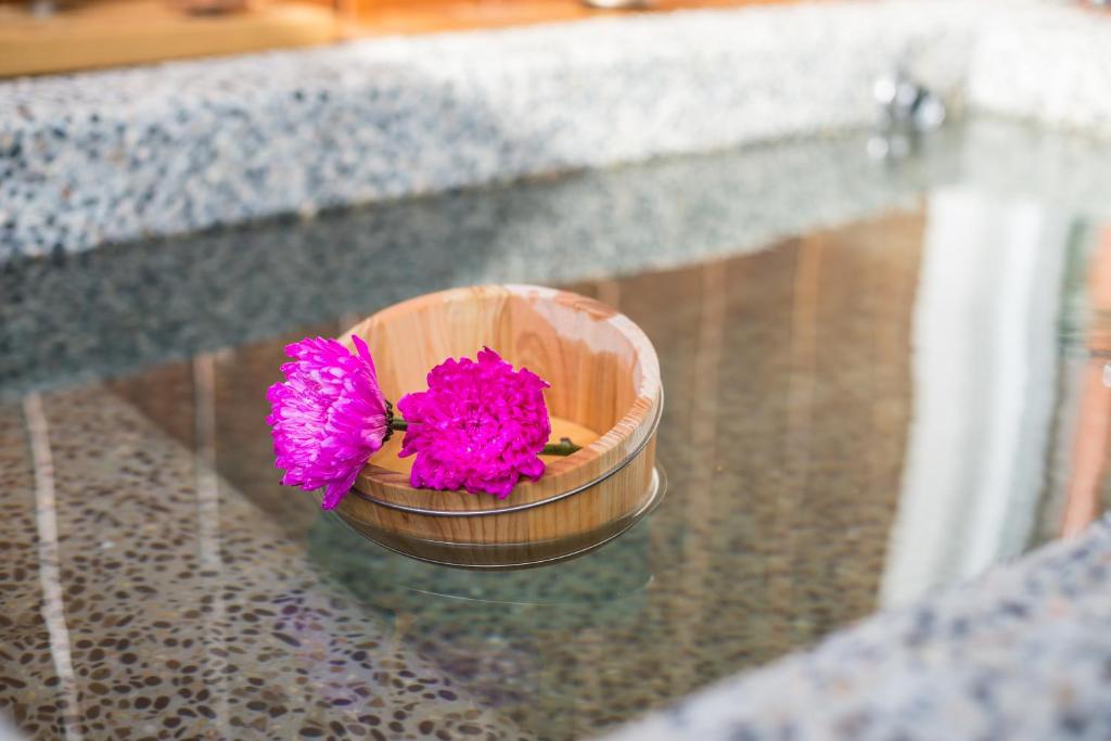 a pot of pink flowers sitting on a table at The Silence Manor in Ruisui