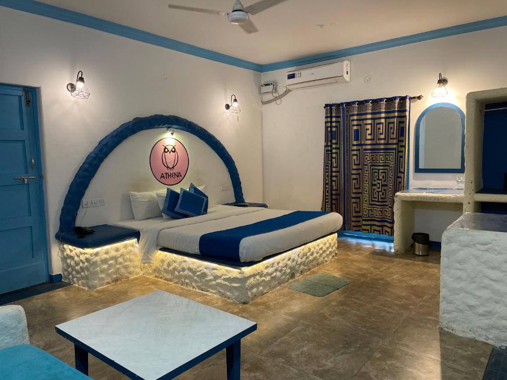Кровать или кровати в номере Makarios Boutique Hotel