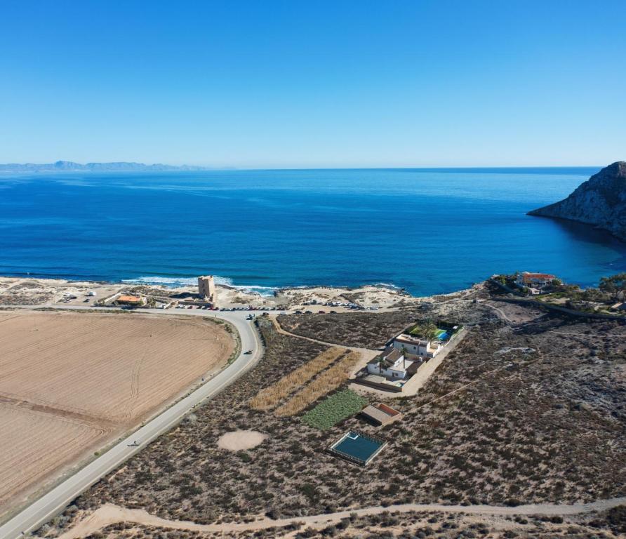 Luftaufnahme eines Strandes und des Meeres in der Unterkunft Casa Vacaciones ALMADRABA CABO COPE in Águilas