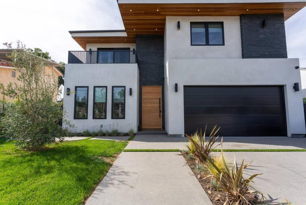 Enchanting Modern Encino Villa w/ Pool, Los Angeles Tarifs 2023
