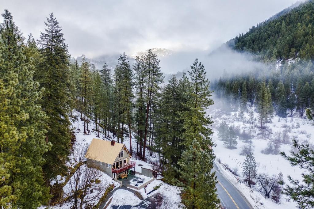 a house in the middle of a snow covered forest at Leavenworth Mountain View Cabin w/ Space to Hike in Leavenworth
