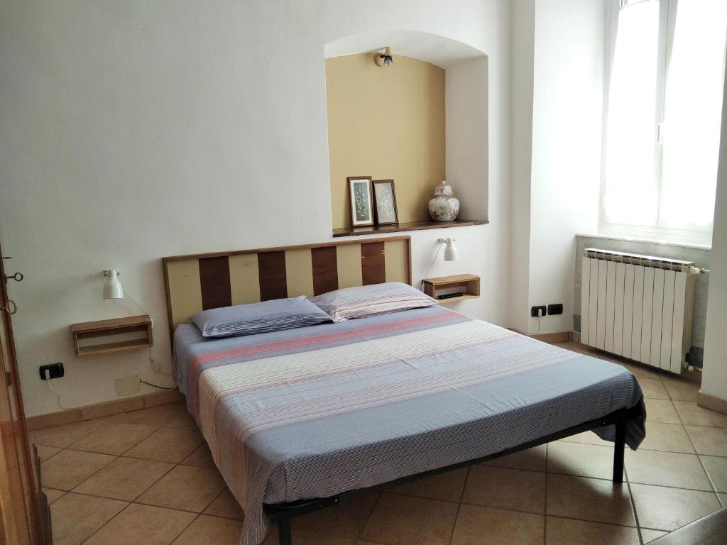 a bedroom with a bed in a room at Casa Artisti in Carrara