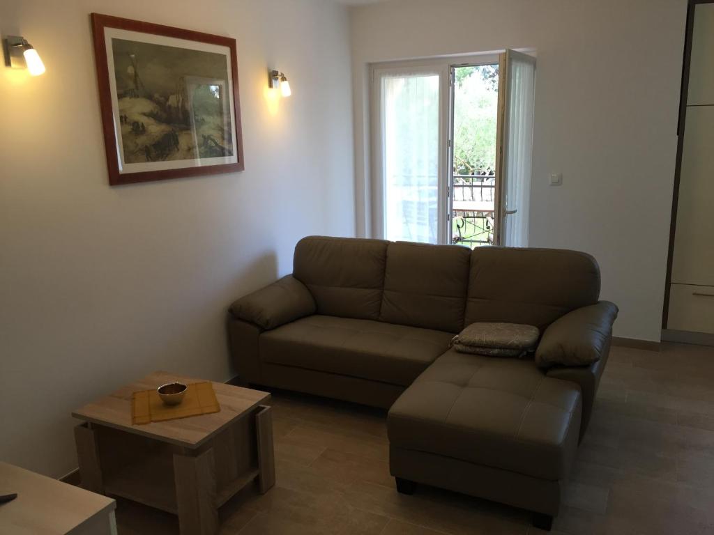 Część wypoczynkowa w obiekcie Apartments Sanbrandin