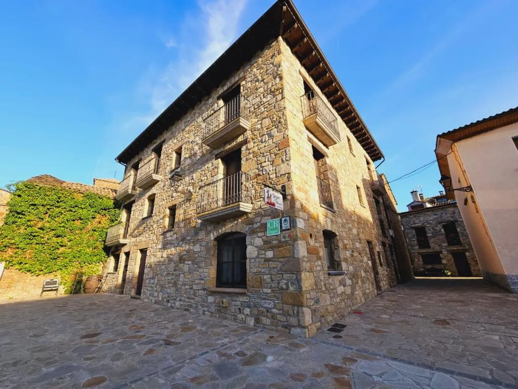 Los 10 mejores casas en Araguás del Solano, España | Booking.com