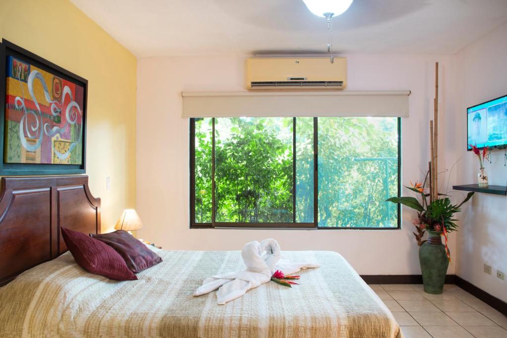 Postel nebo postele na pokoji v ubytování Apartments-Villas Playa Potrero 1
