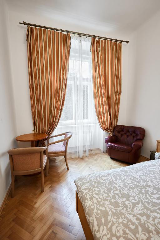 Room & Parking Assistance - 18