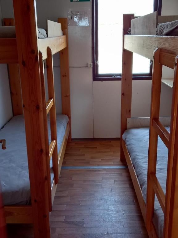 Palanda nebo palandy na pokoji v ubytování Áfangi