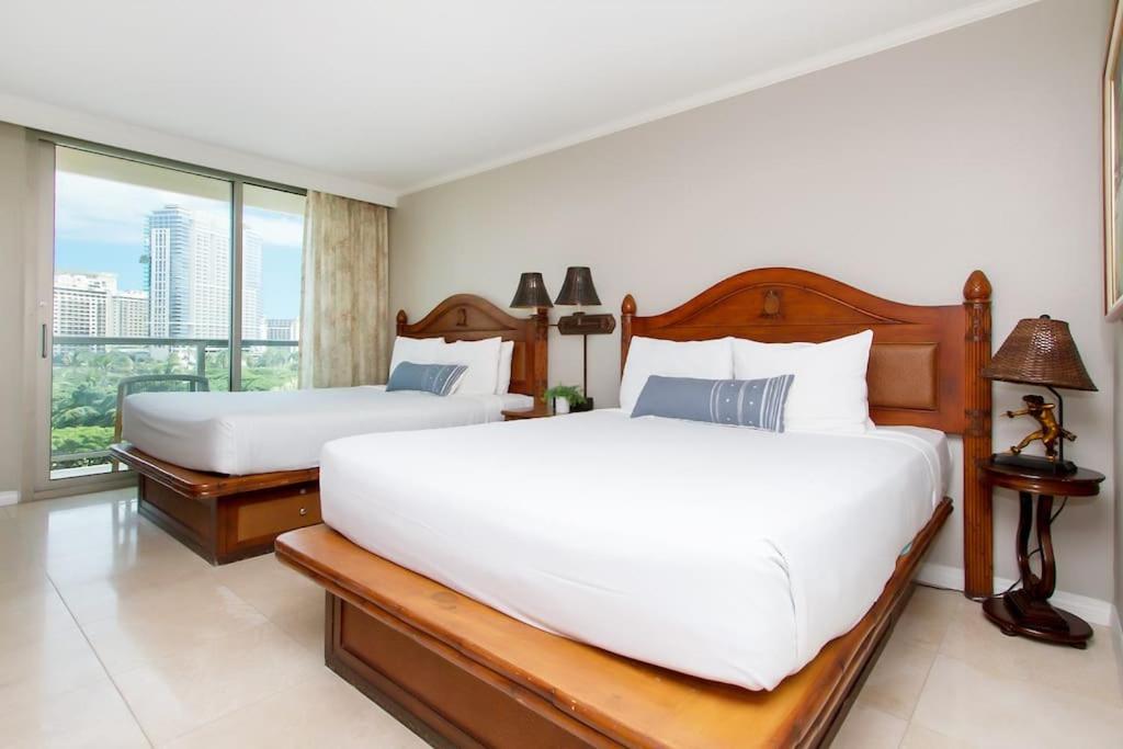 Postel nebo postele na pokoji v ubytování Luana hotel walk to the Beach -L512