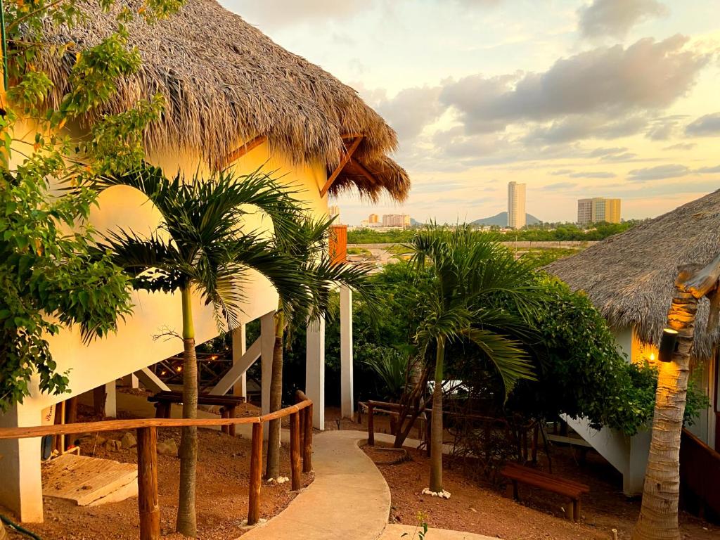 Palm Valley Cabins - Suite Familiar Con Balcón