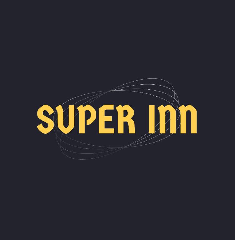 Super Inn motel By Downtown Pomona في بومونا: علامة تقرأ superimimus مع azyme